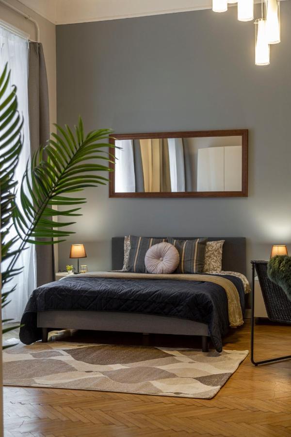 Spacious & Cozy Downtown Apartment With Balcony Budapest Ngoại thất bức ảnh