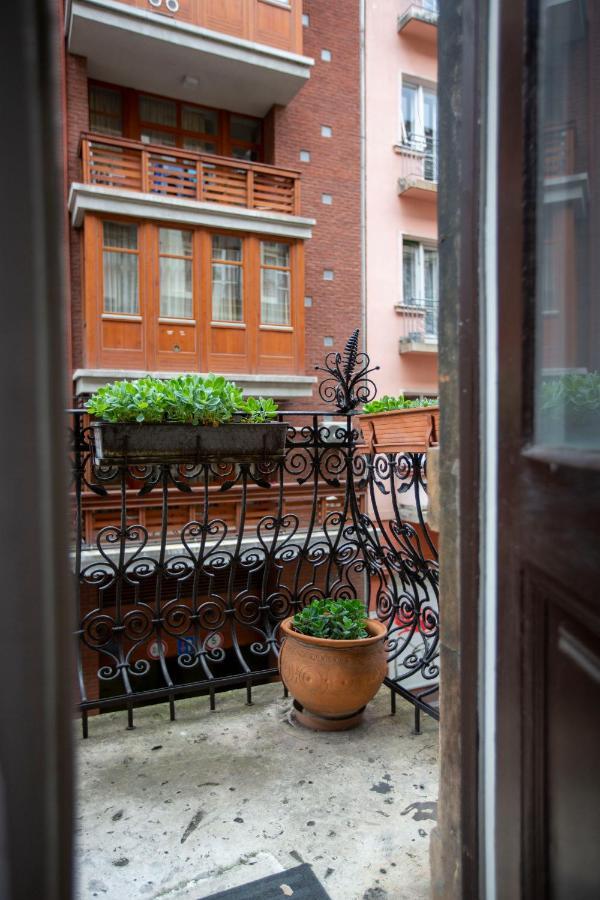 Spacious & Cozy Downtown Apartment With Balcony Budapest Ngoại thất bức ảnh