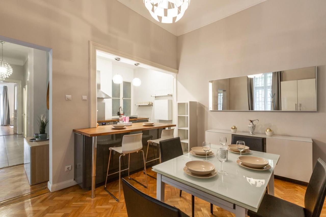 Spacious & Cozy Downtown Apartment With Balcony Budapest Ngoại thất bức ảnh