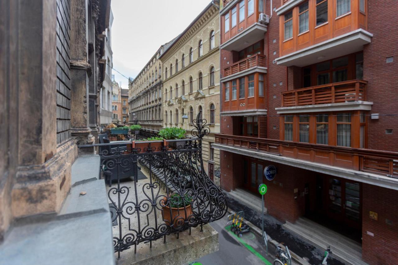 Spacious & Cozy Downtown Apartment With Balcony Budapest Ngoại thất bức ảnh