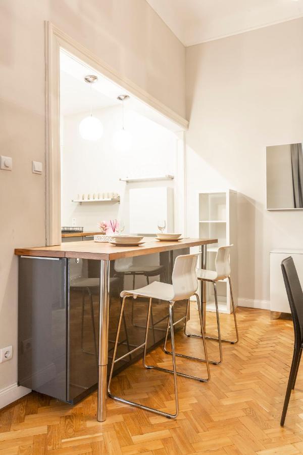Spacious & Cozy Downtown Apartment With Balcony Budapest Ngoại thất bức ảnh