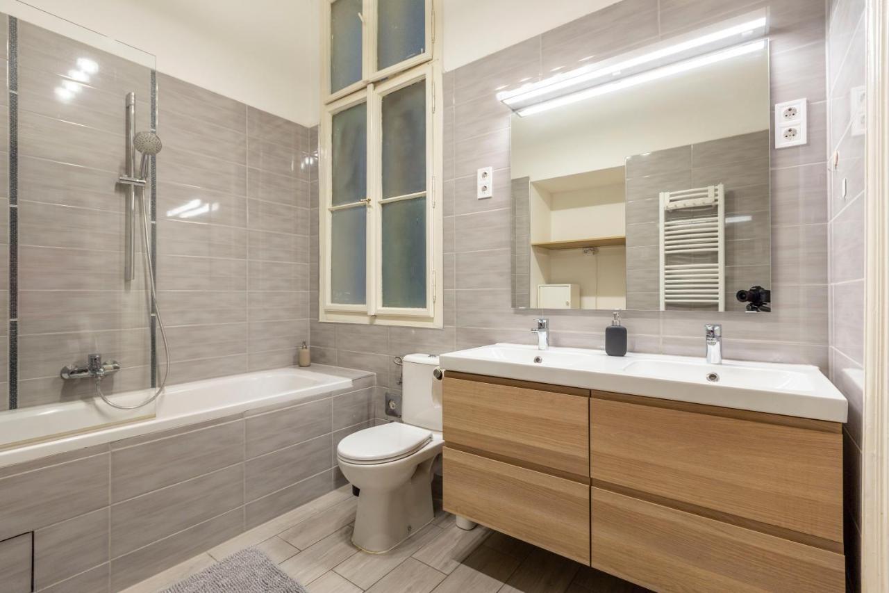 Spacious & Cozy Downtown Apartment With Balcony Budapest Ngoại thất bức ảnh